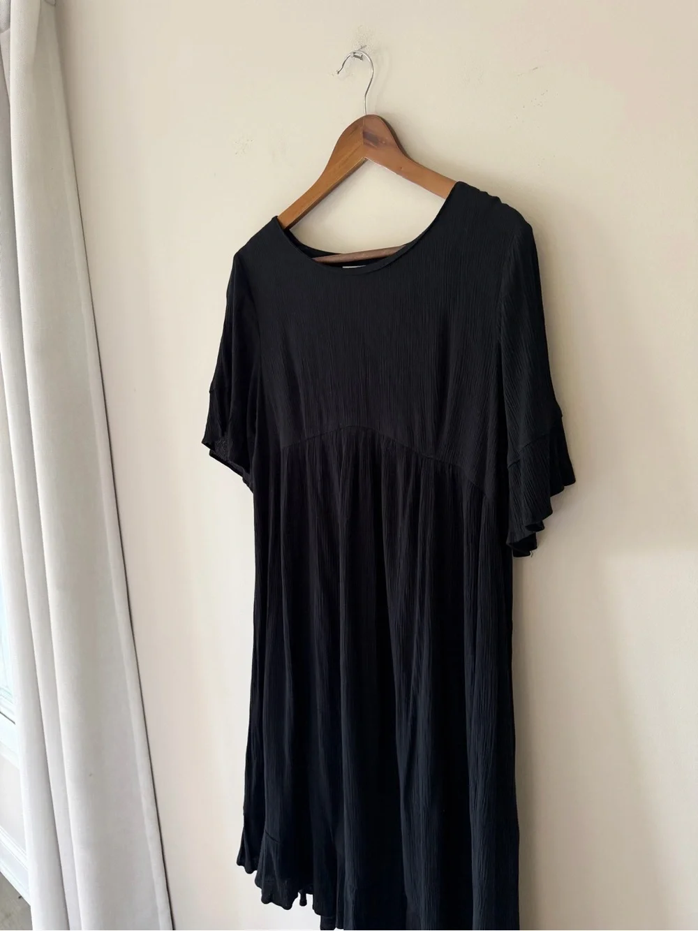 Isabel Maternity by Ingrid & Isabel Black Short-Sleeve Swing Tunic Midi Dress